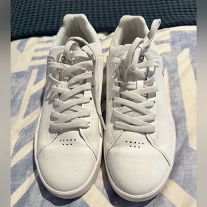 On Cloud ON Women's The Roger Advantage Lace Up Sneakers White sz 9.5